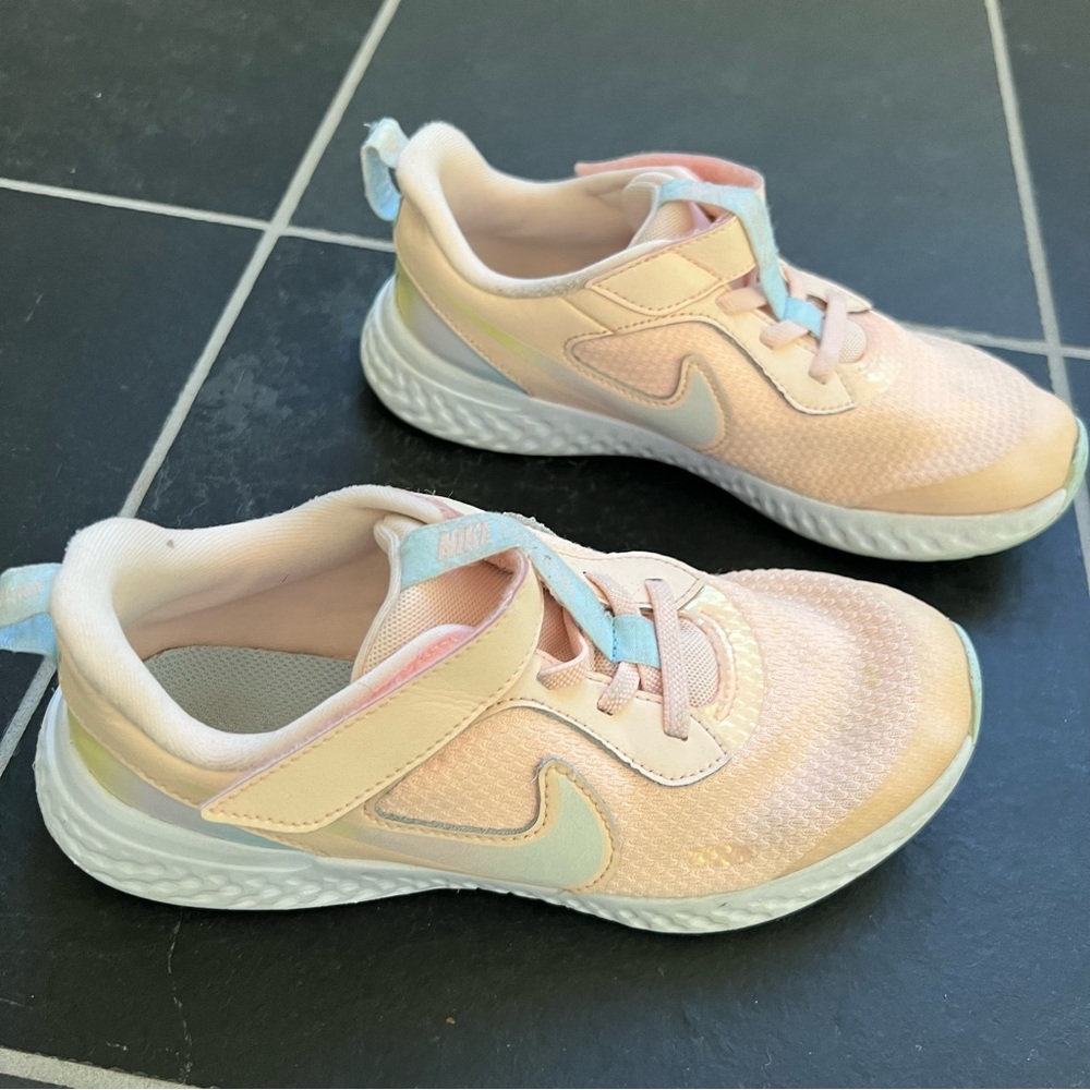 Girls Nike Revolution 5 Sneakers-Size 2-Crimson Tint Glacier Blue-LIKE NEW!